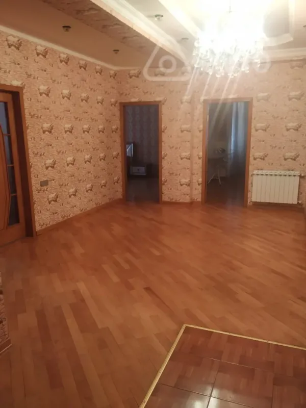 Kirayə verilir 3 otaqlı yeni tikili 140 m²