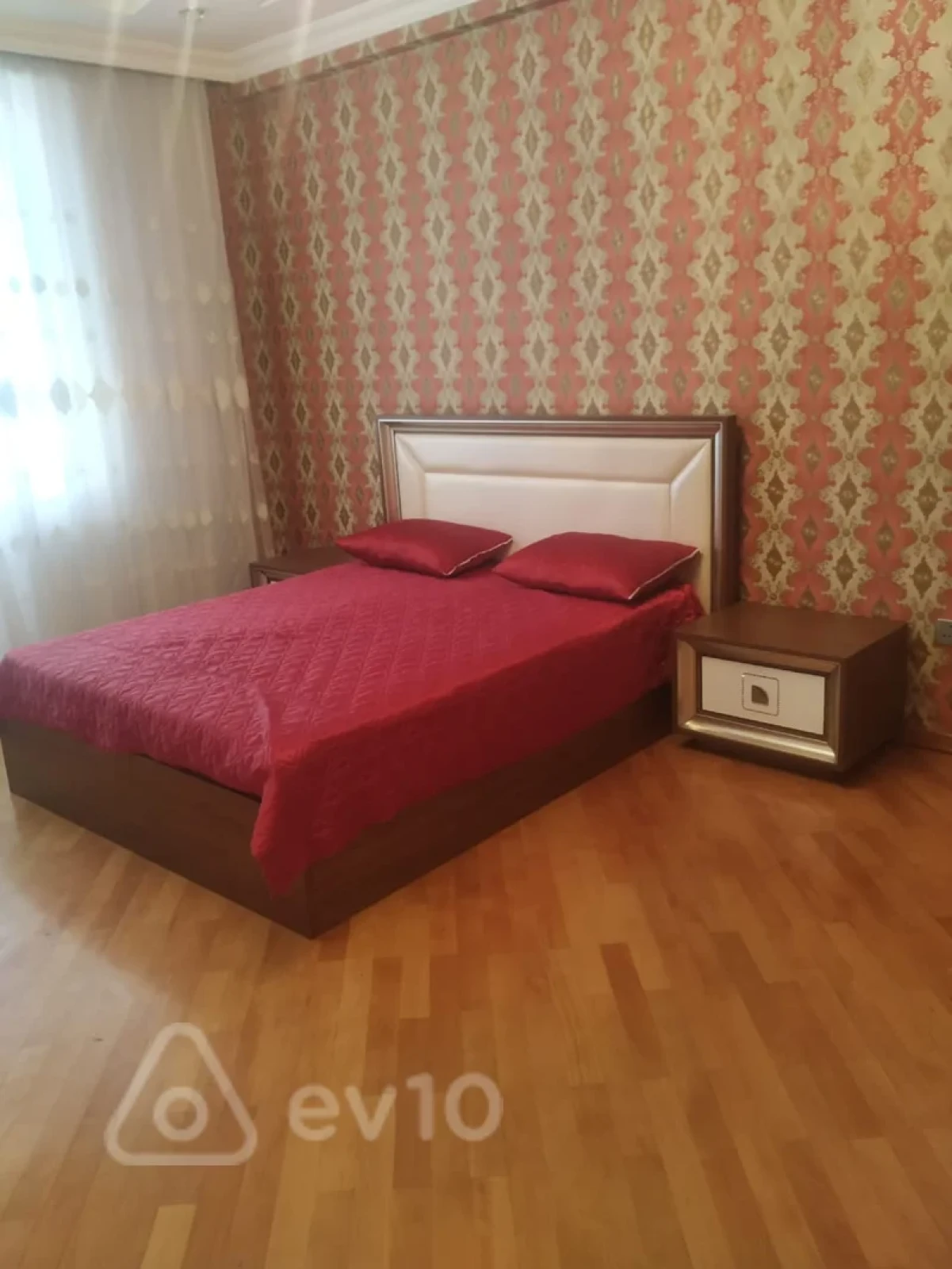 Kirayə verilir 3 otaqlı yeni tikili 140 m²