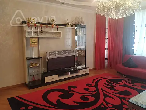 Kirayə verilir 3 otaqlı yeni tikili 140 m²