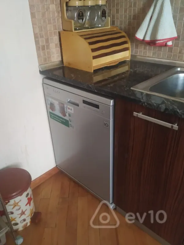 Kirayə verilir 3 otaqlı yeni tikili 140 m²