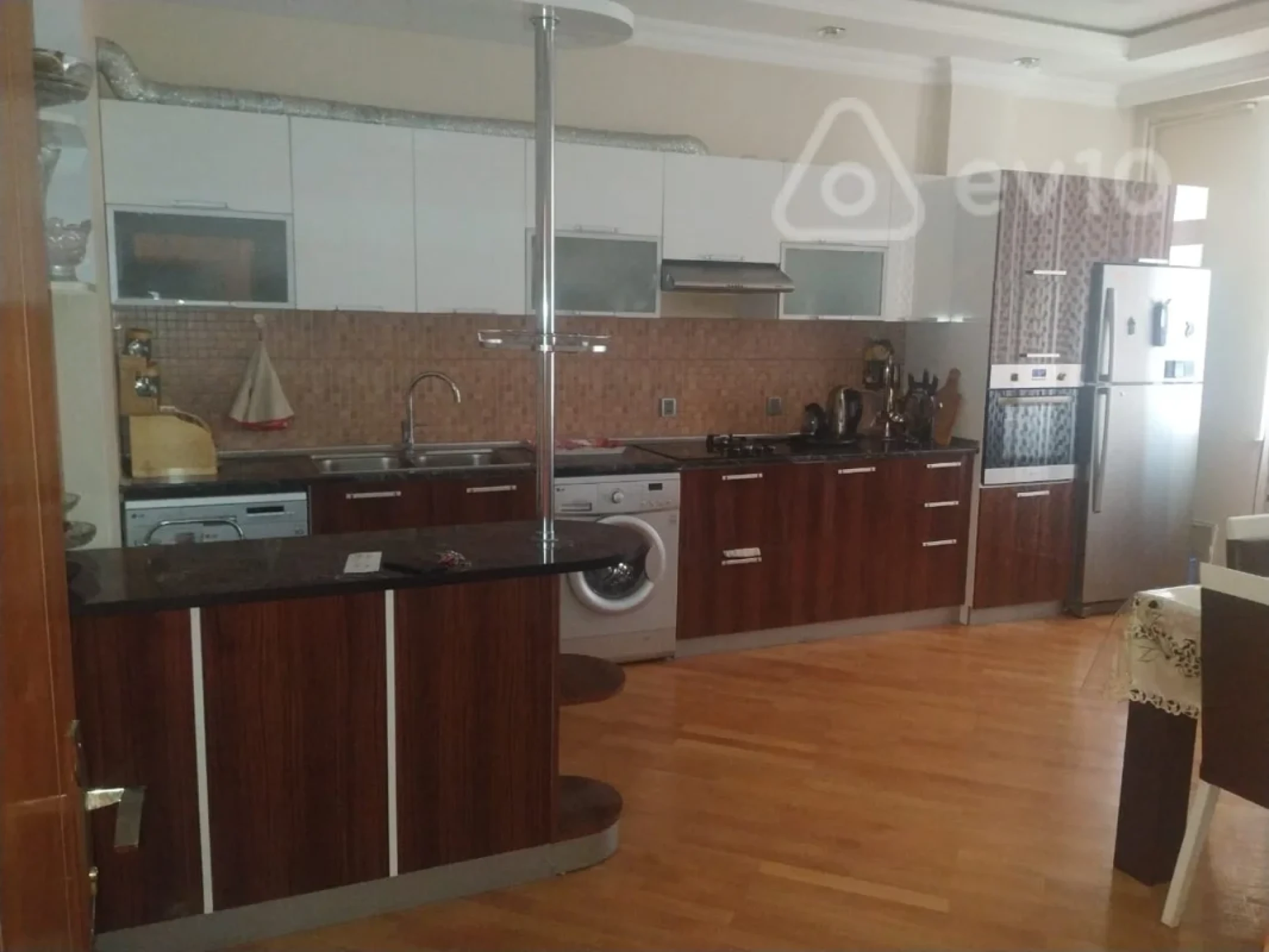 Kirayə verilir 3 otaqlı yeni tikili 140 m²