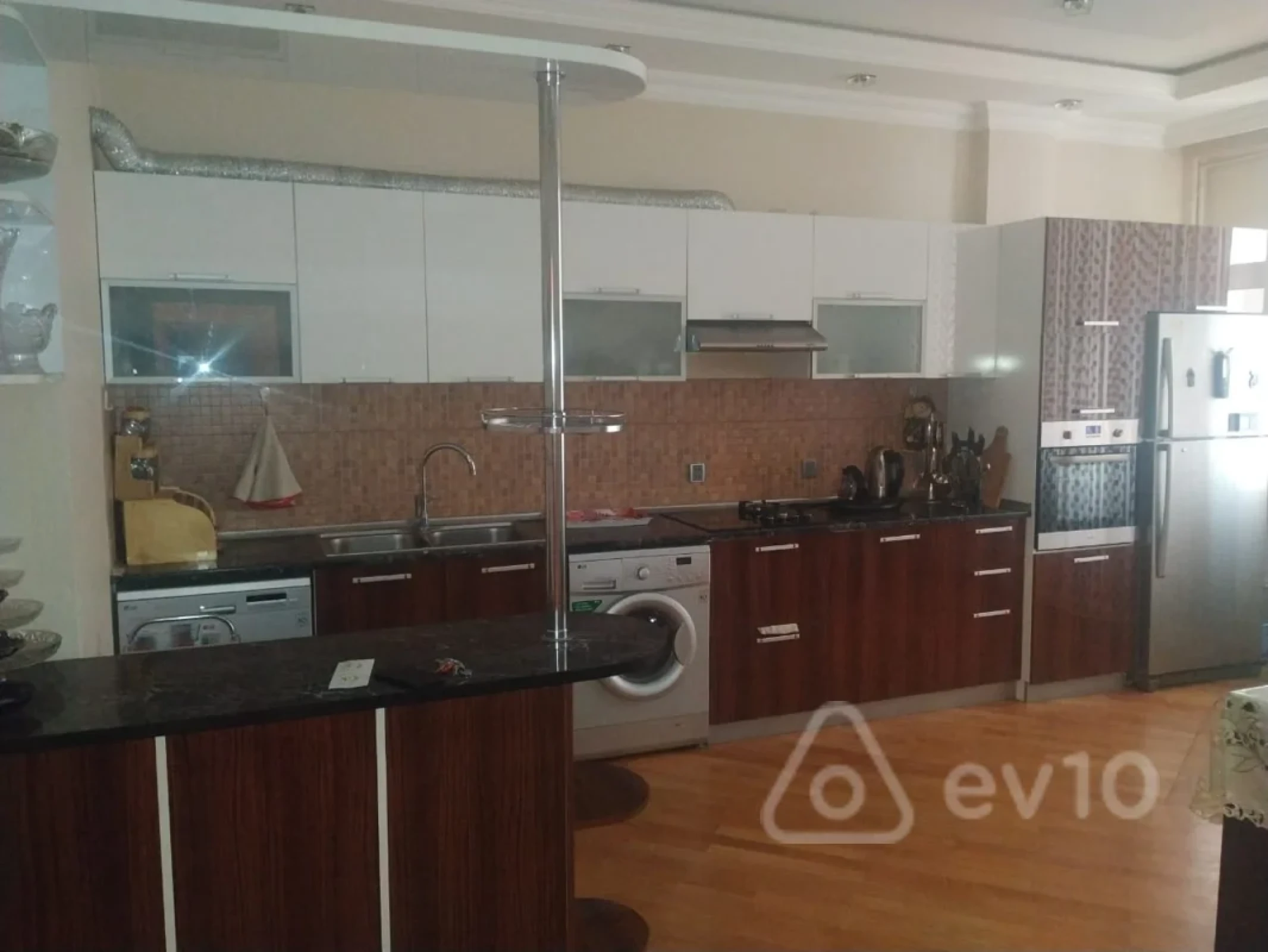 Kirayə verilir 3 otaqlı yeni tikili 140 m²