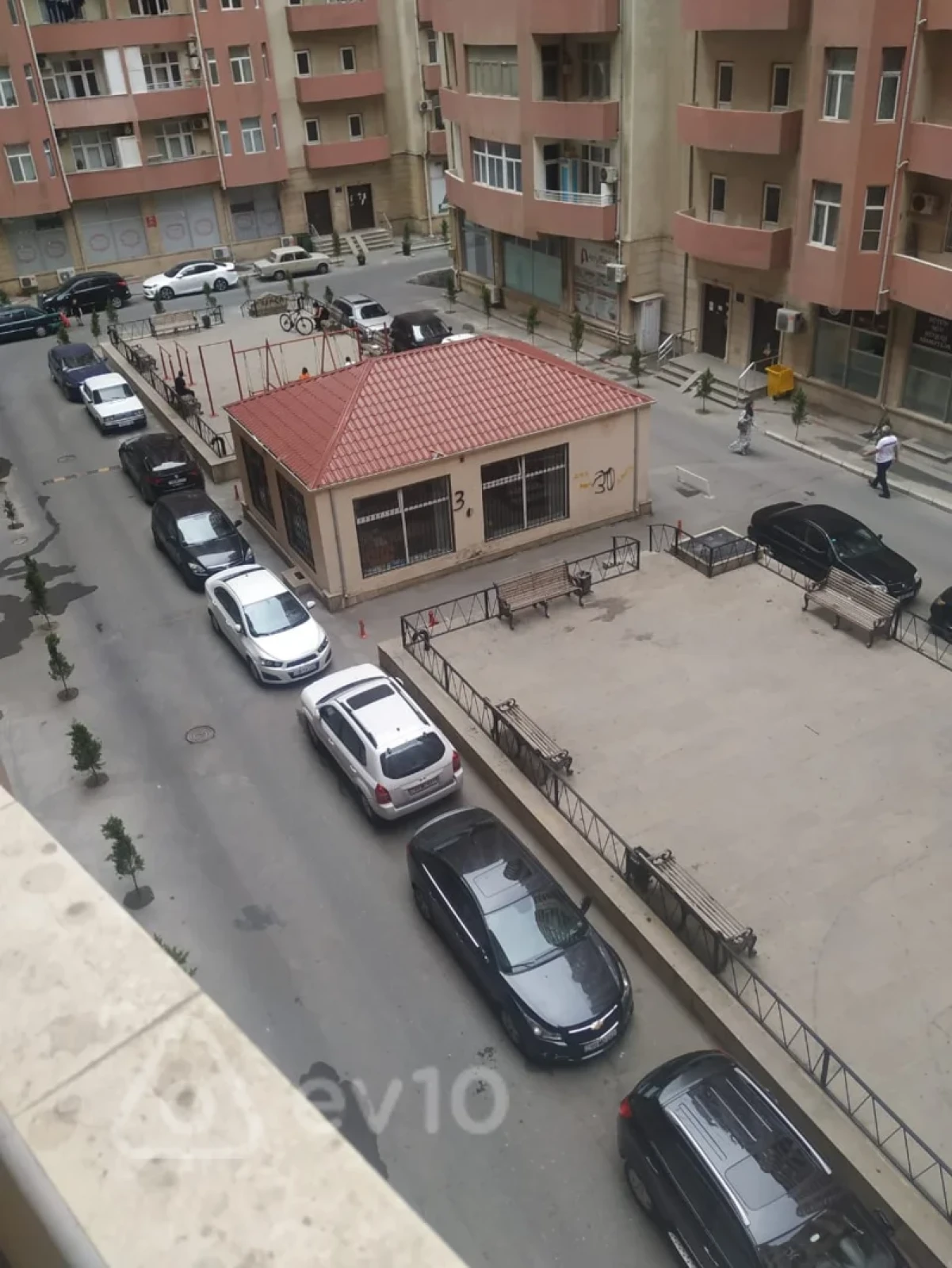 Kirayə verilir 3 otaqlı yeni tikili 140 m²