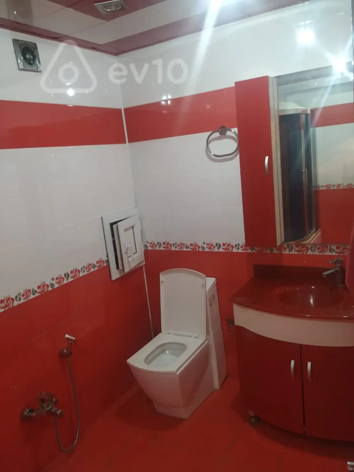 Kirayə verilir 3 otaqlı yeni tikili 140 m²