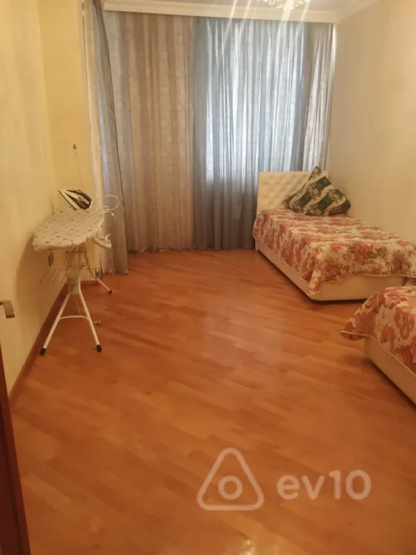 Kirayə verilir 3 otaqlı yeni tikili 140 m²