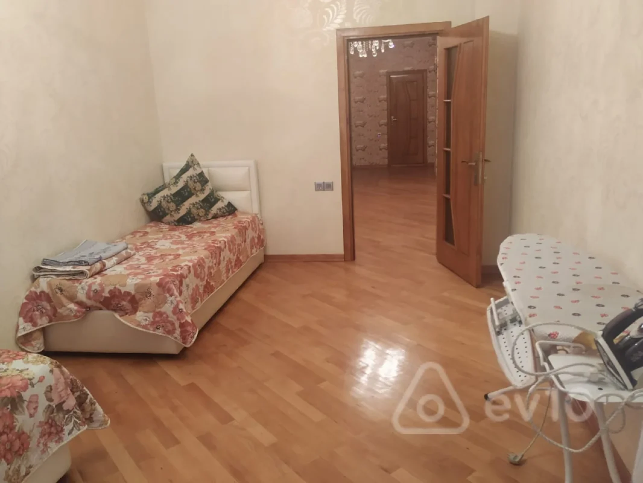 Kirayə verilir 3 otaqlı yeni tikili 140 m²