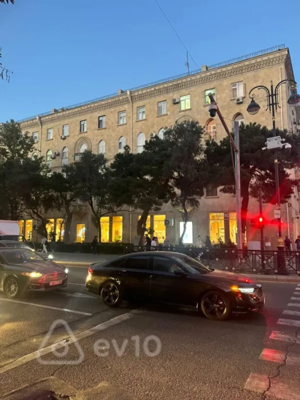 Kirayə verilir 2 otaqlı köhnə tikili 65 m²