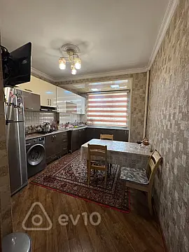 Satılır 4 otaqlı köhnə tikili 110 m²