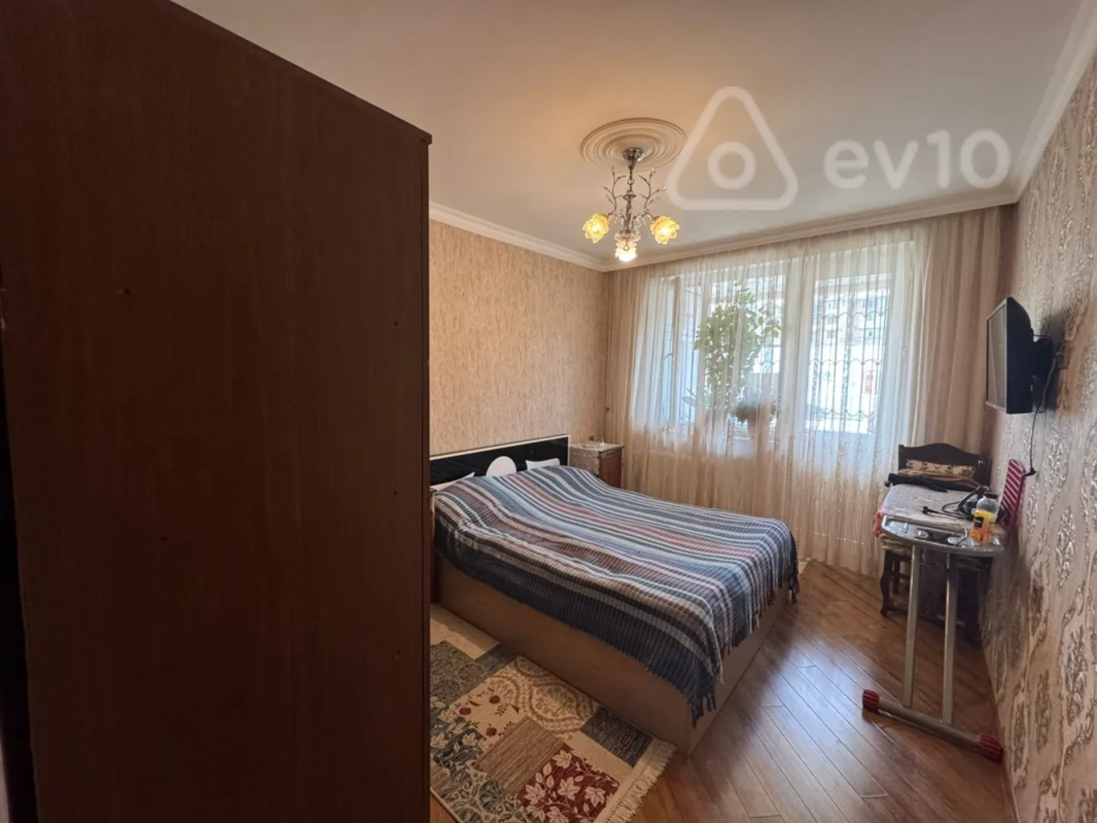 Satılır 4 otaqlı köhnə tikili 110 m²