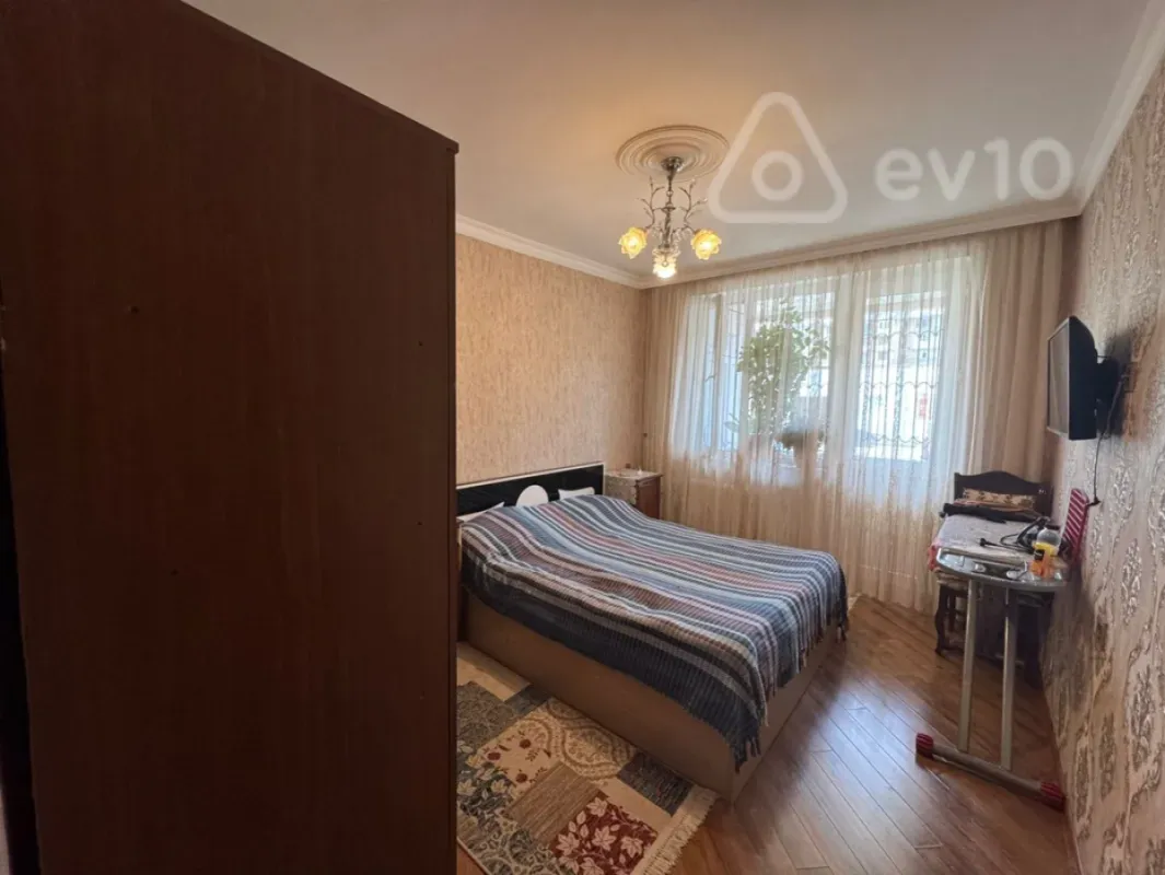 Satılır 4 otaqlı köhnə tikili 110 m²