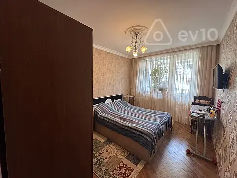 Satılır 4 otaqlı köhnə tikili 110 m²
