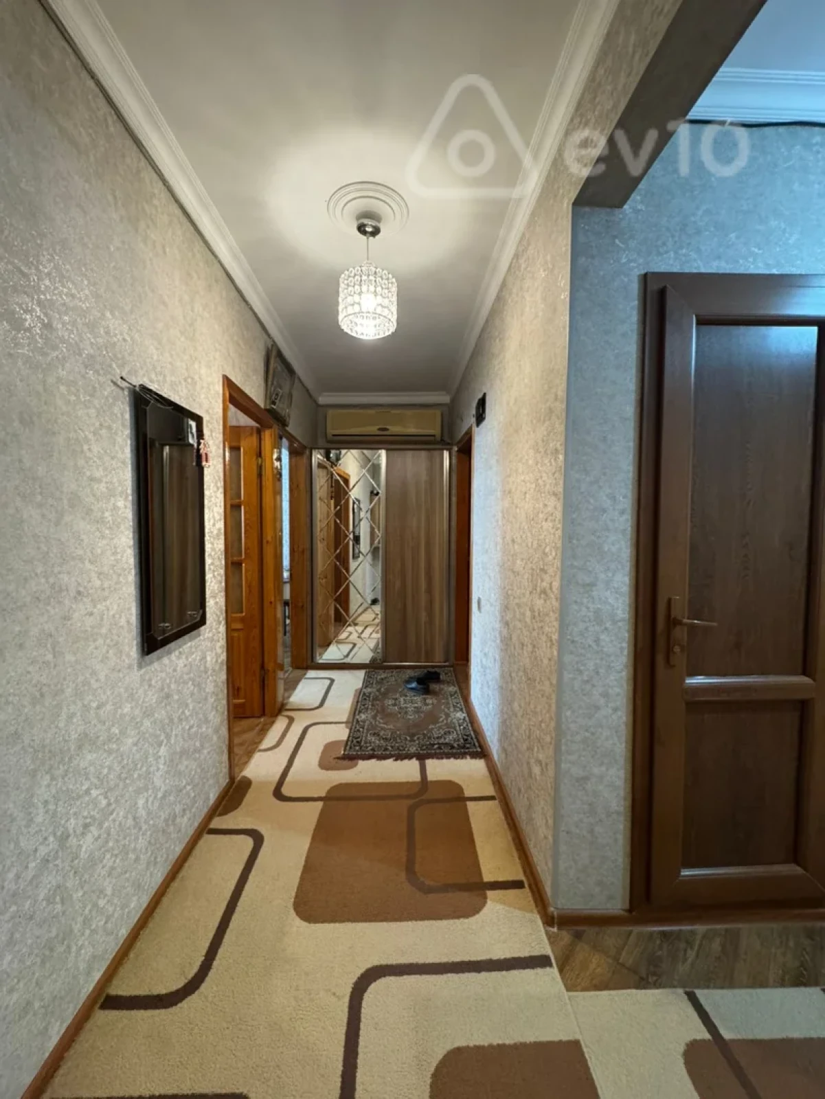 Satılır 4 otaqlı köhnə tikili 110 m²