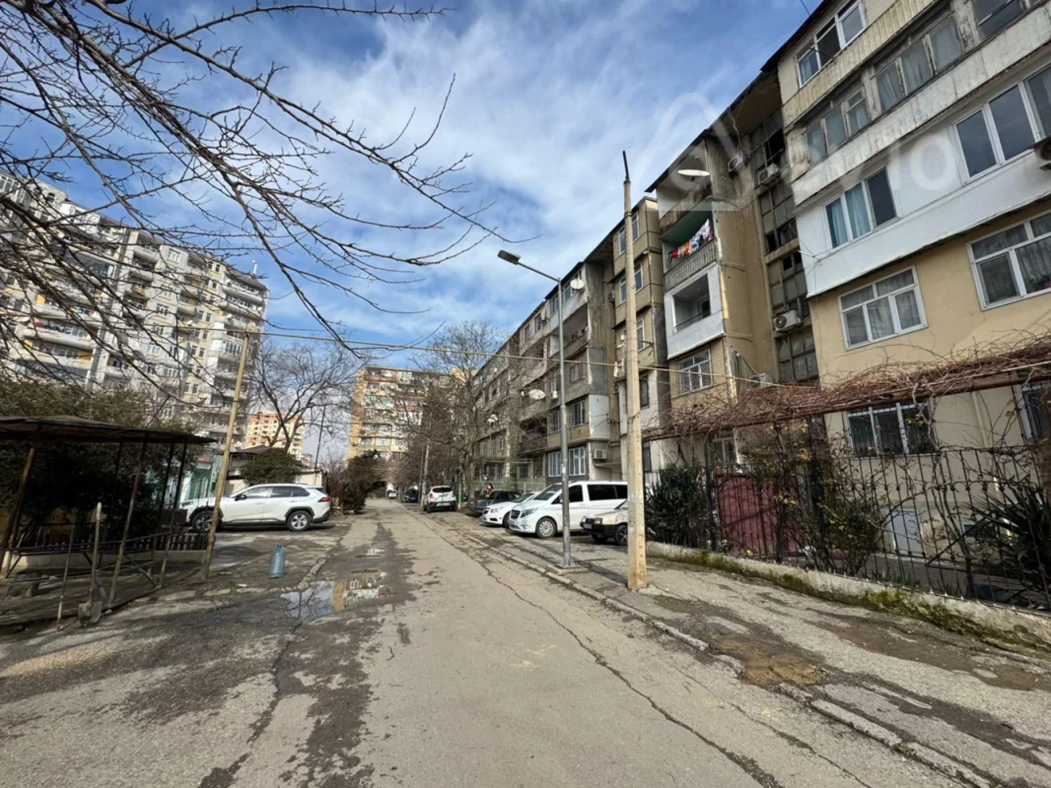 Satılır 4 otaqlı köhnə tikili 110 m²