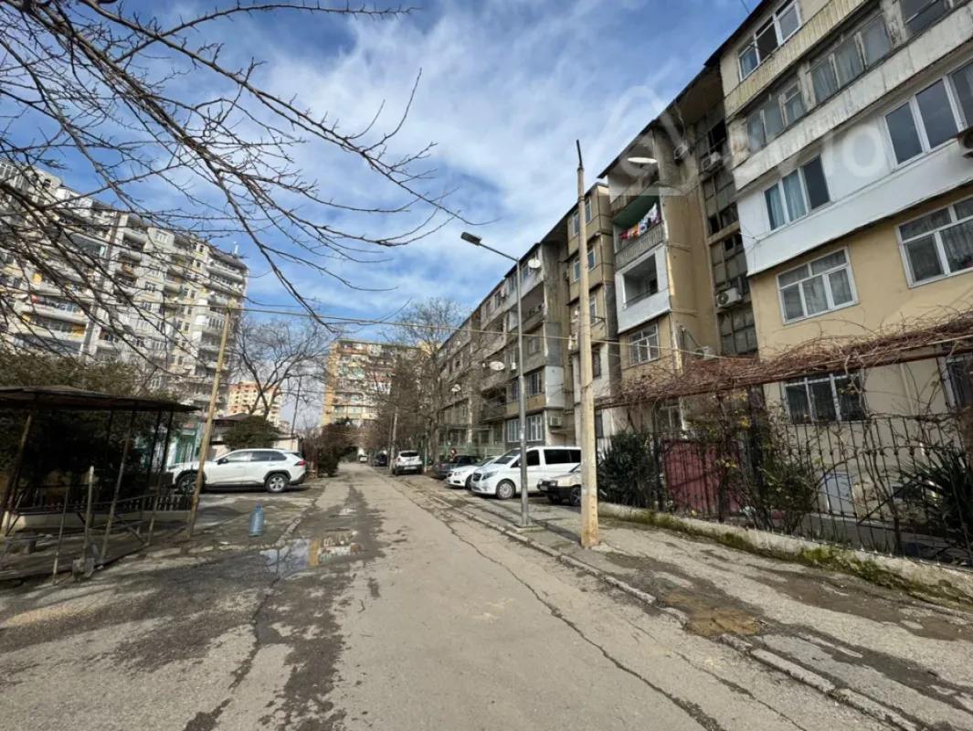 Satılır 4 otaqlı köhnə tikili 110 m²