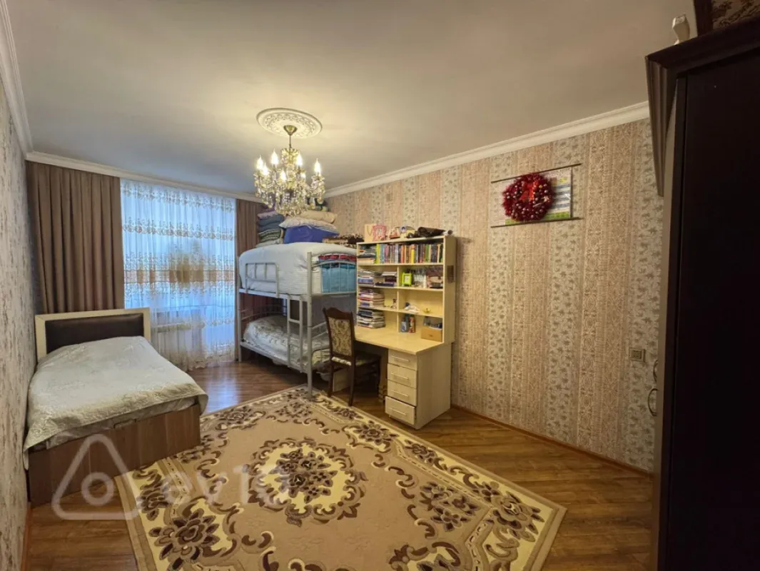 Satılır 4 otaqlı köhnə tikili 110 m²