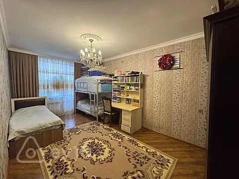 Satılır 4 otaqlı köhnə tikili 110 m²