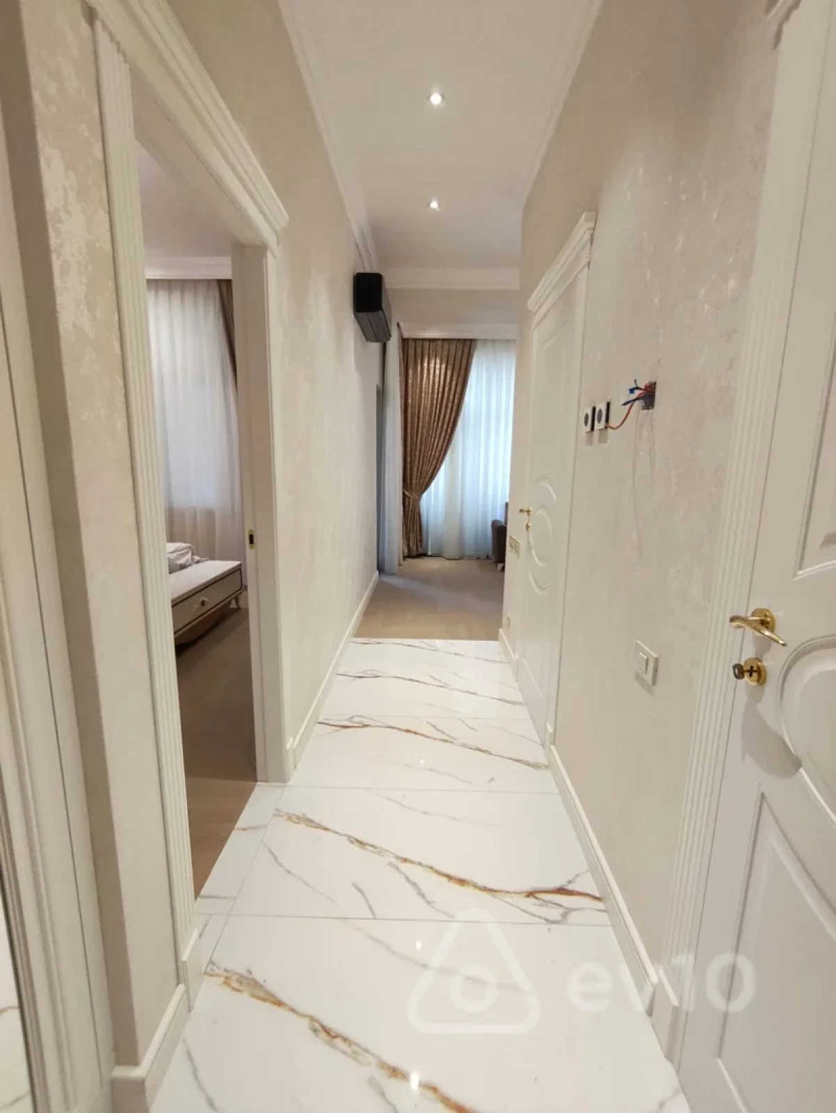 Kirayə verilir 2 otaqlı yeni tikili 60 m²