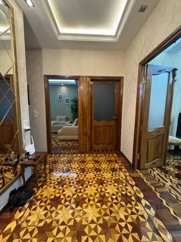 Satılır 3 otaqlı köhnə tikili 110 m²