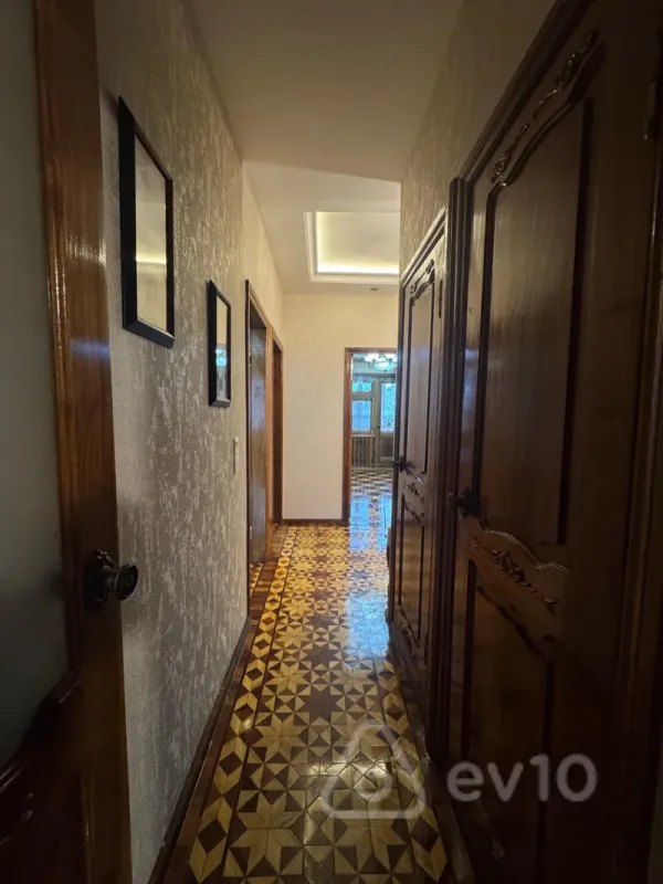 Satılır 3 otaqlı köhnə tikili 110 m²