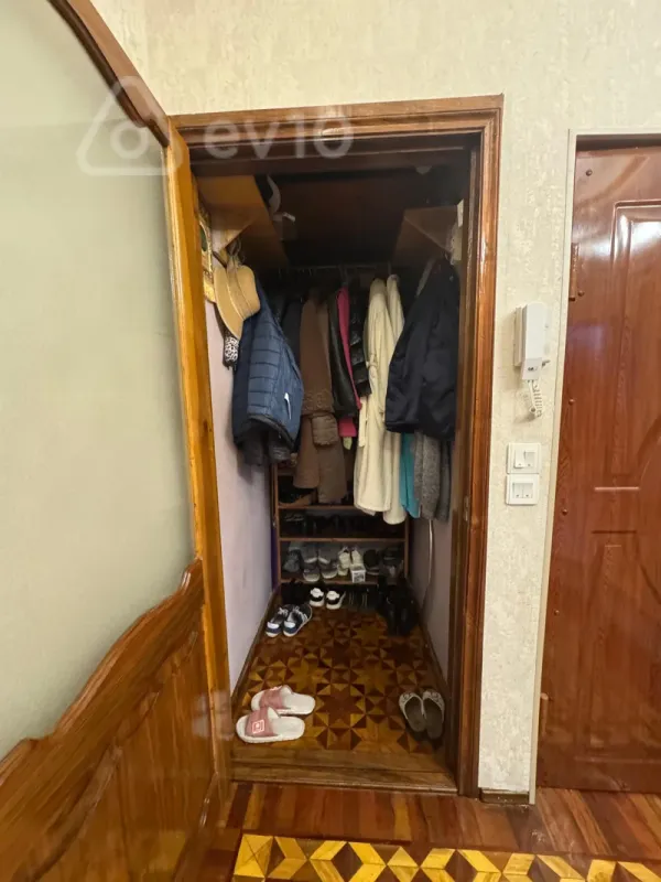 Satılır 3 otaqlı köhnə tikili 110 m²