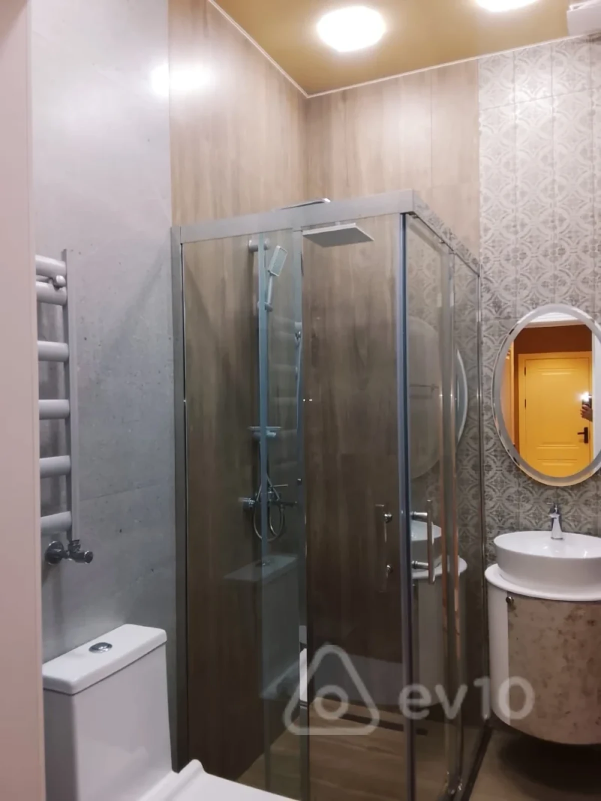 Satılır 2 otaqlı köhnə tikili 65 m²