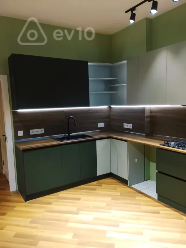 Satılır 2 otaqlı köhnə tikili 65 m²