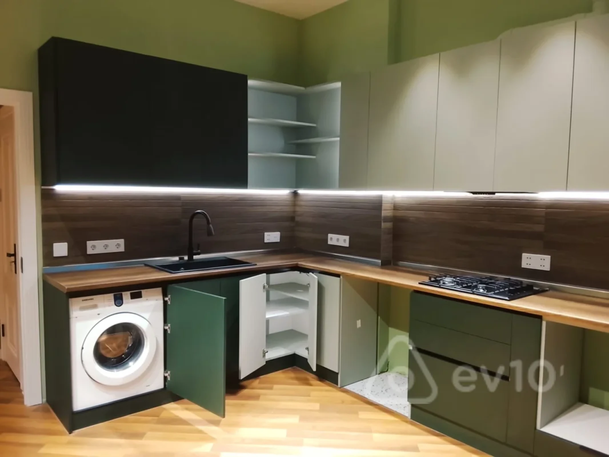 Satılır 2 otaqlı köhnə tikili 65 m²