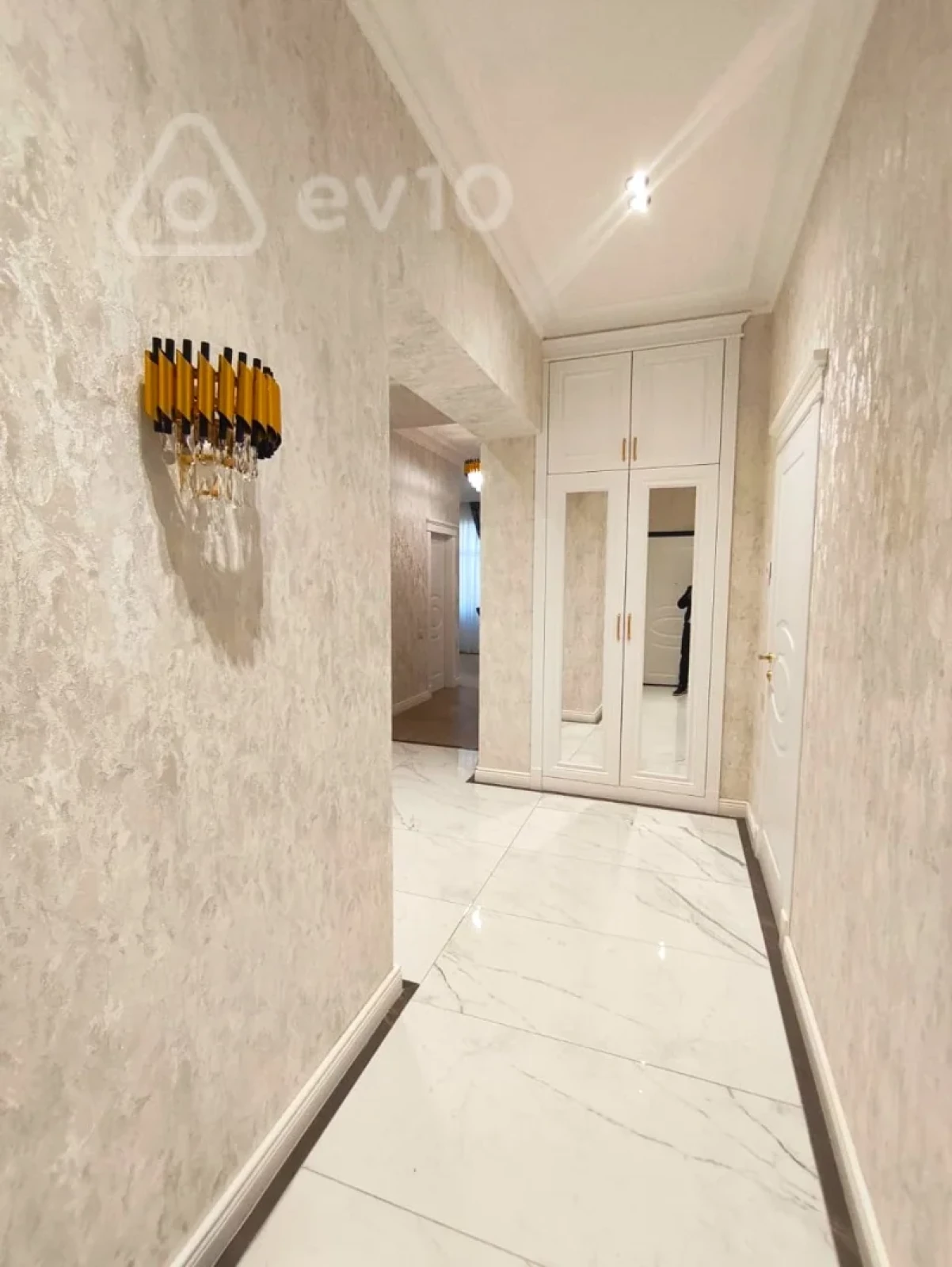 Kirayə verilir 2 otaqlı yeni tikili 95 m²