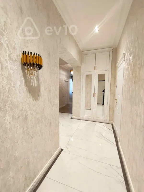 Kirayə verilir 2 otaqlı yeni tikili 95 m²