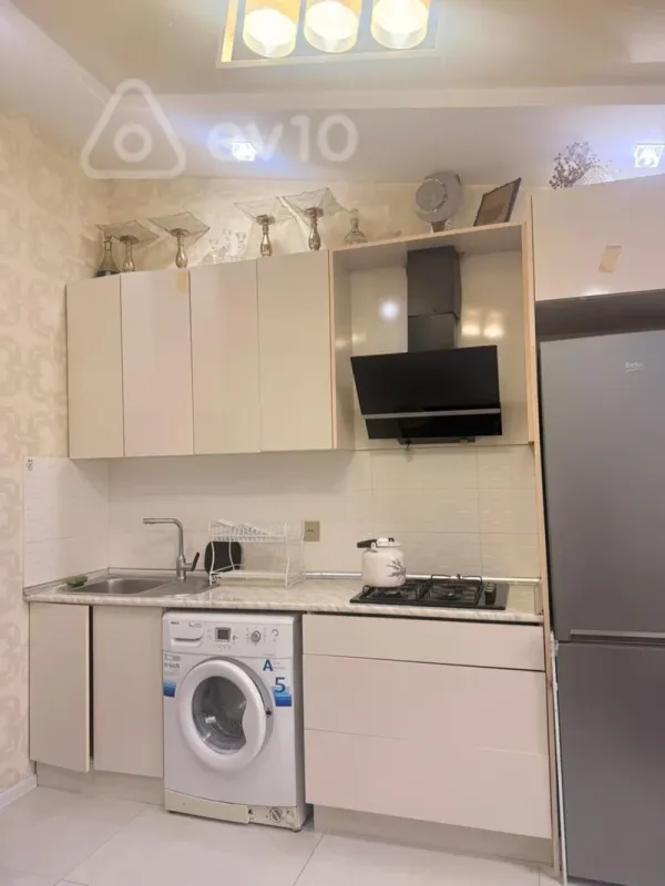 Kirayə verilir 2 otaqlı yeni tikili 80 m²