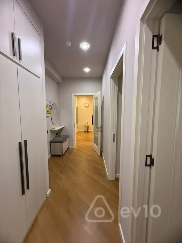 Kirayə verilir 3 otaqlı yeni tikili 80 m²