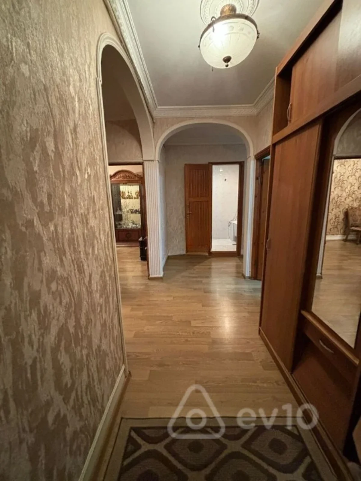 Satılır 3 otaqlı köhnə tikili 71 m²