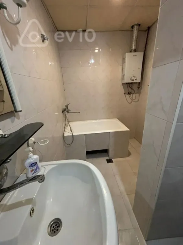 Satılır 3 otaqlı köhnə tikili 71 m²