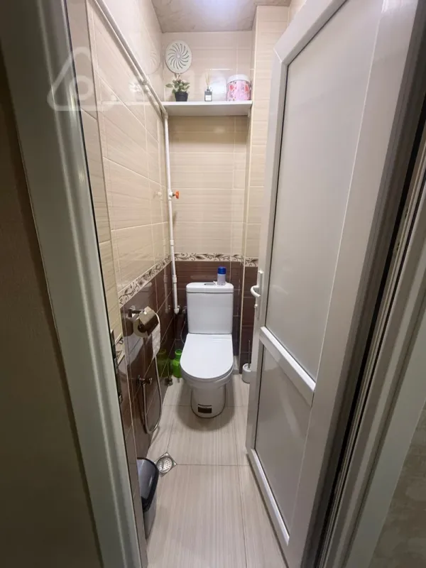 Satılır 2 otaqlı köhnə tikili 64 m²