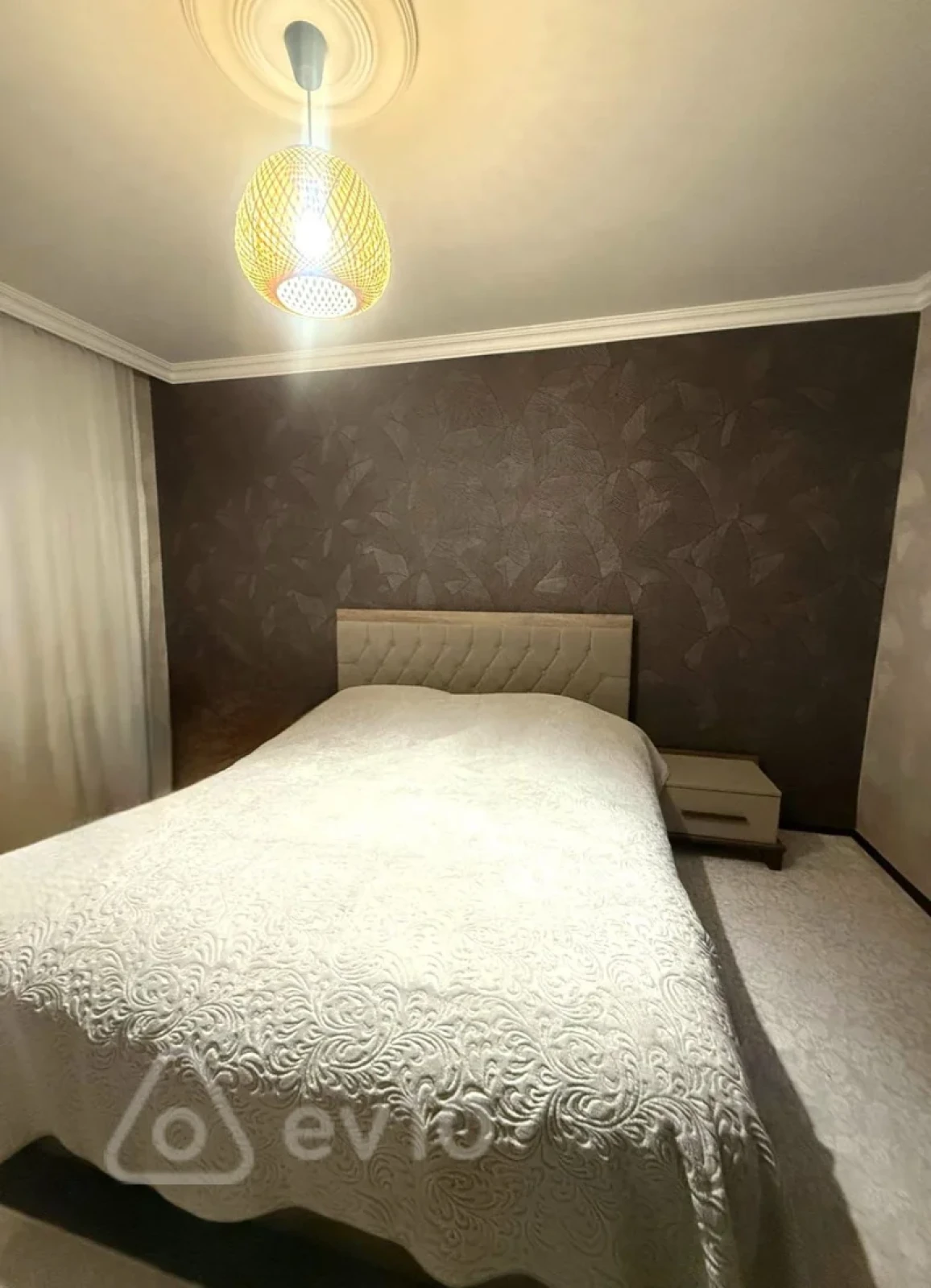 Satılır 2 otaqlı köhnə tikili 64 m²