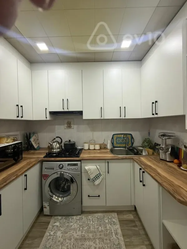 Satılır 2 otaqlı köhnə tikili 64 m²