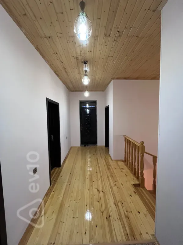 Satılır 6 otaqlı həyət evi 200 m²