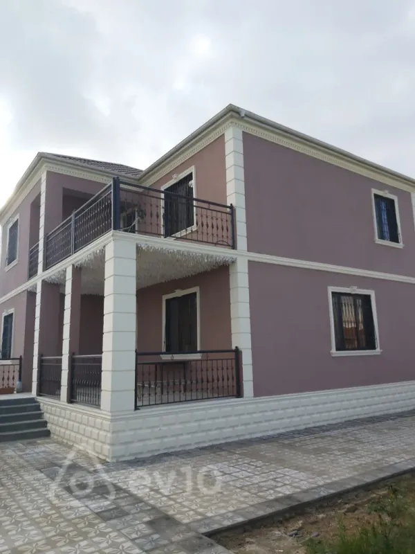 Satılır 6 otaqlı həyət evi 200 m²