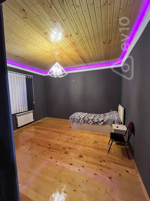 Satılır 6 otaqlı həyət evi 200 m²