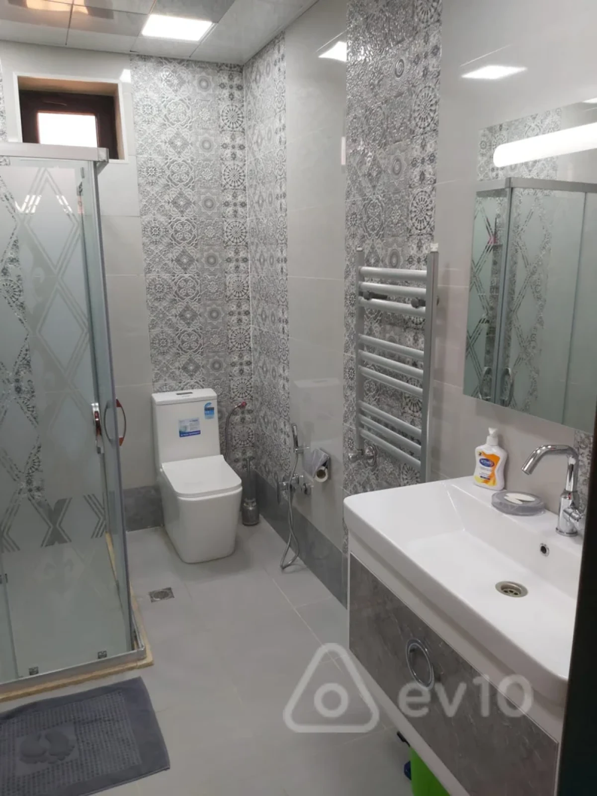 Satılır 6 otaqlı həyət evi 200 m²