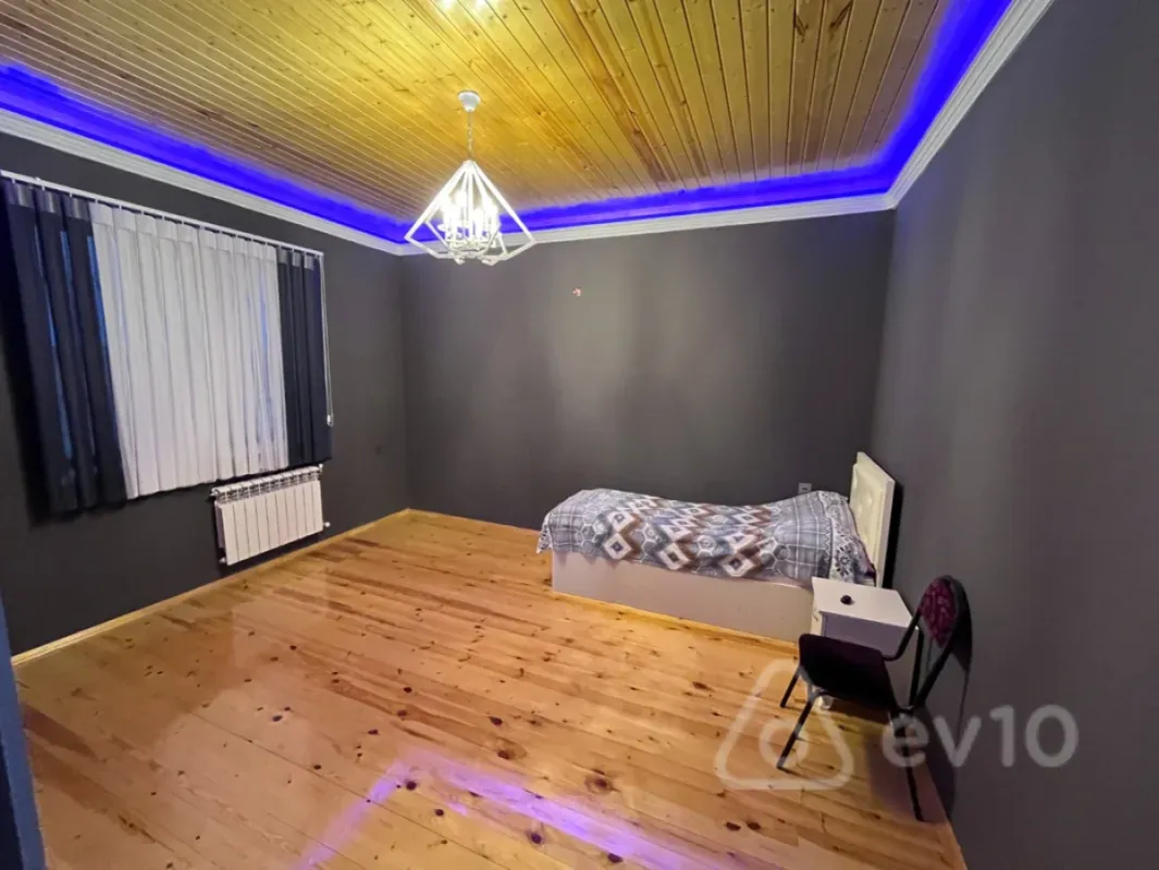 Satılır 6 otaqlı həyət evi 200 m²