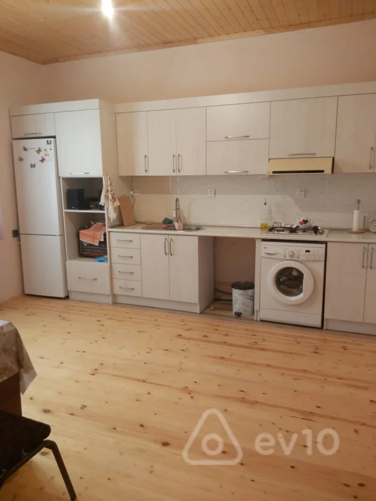 Satılır 6 otaqlı həyət evi 200 m²