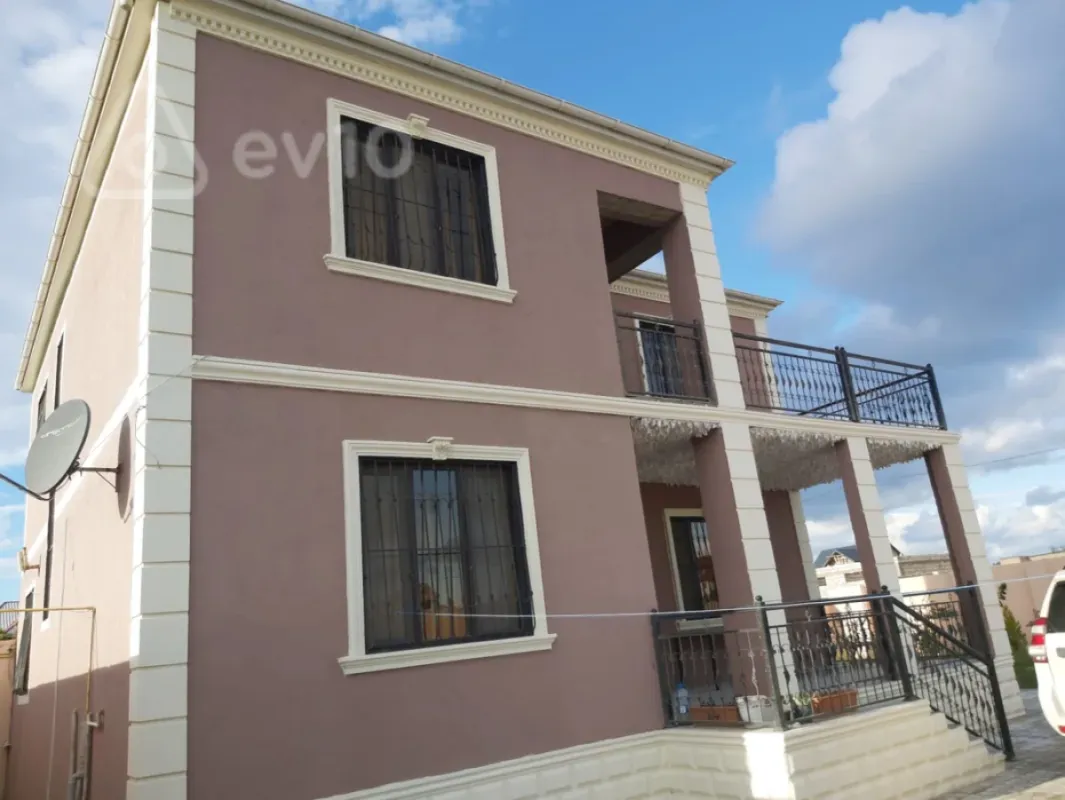 Satılır 6 otaqlı həyət evi 200 m²