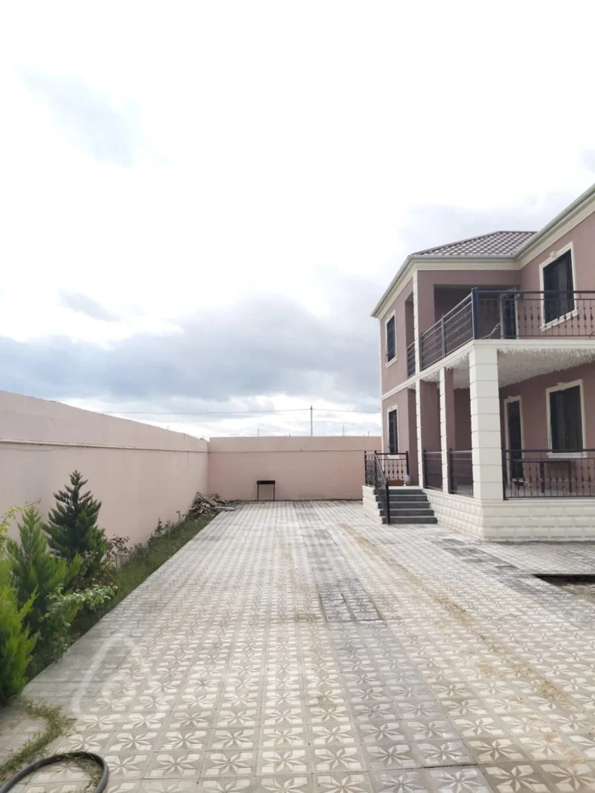 Satılır 6 otaqlı həyət evi 200 m²