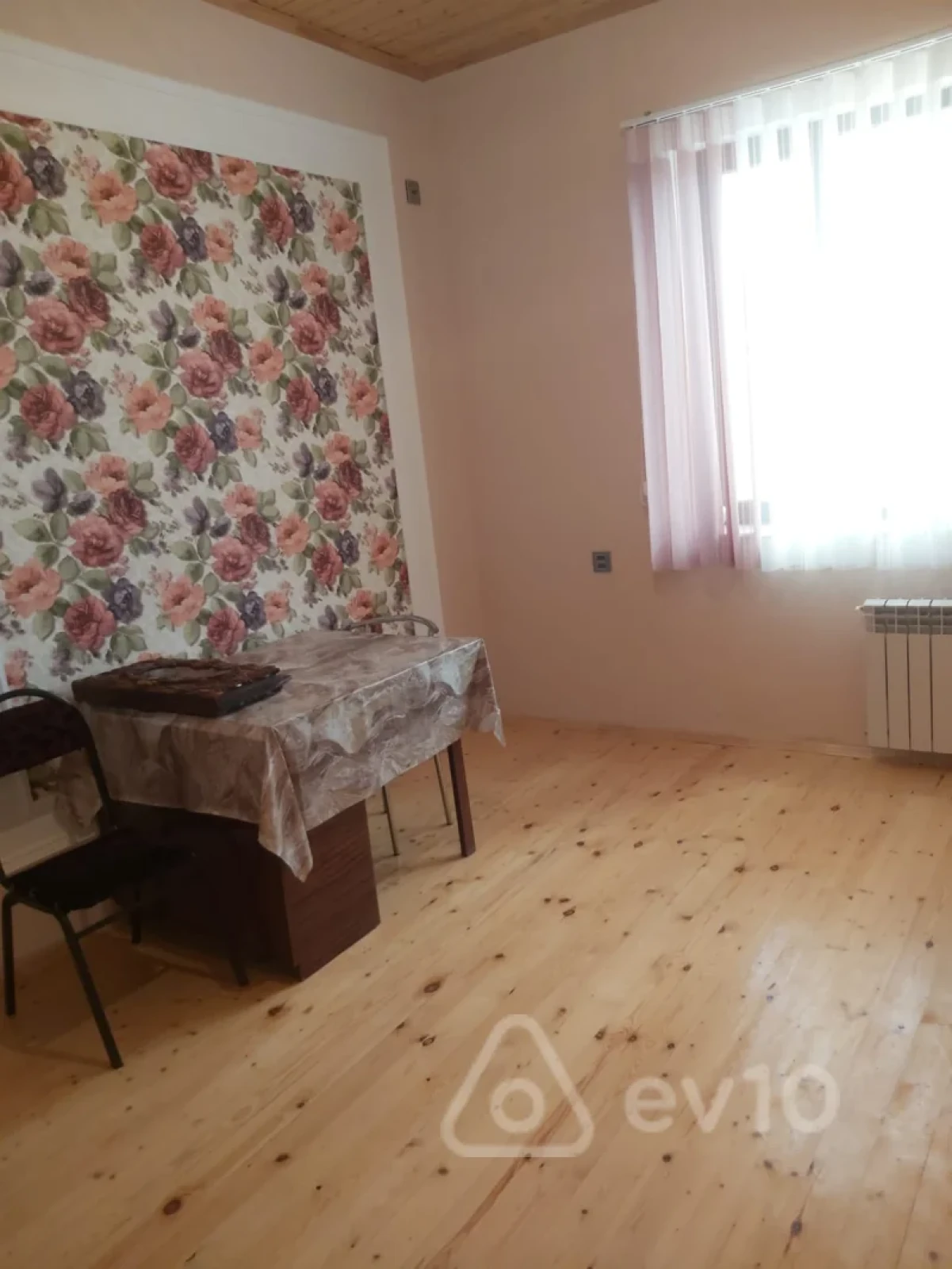 Satılır 6 otaqlı həyət evi 200 m²