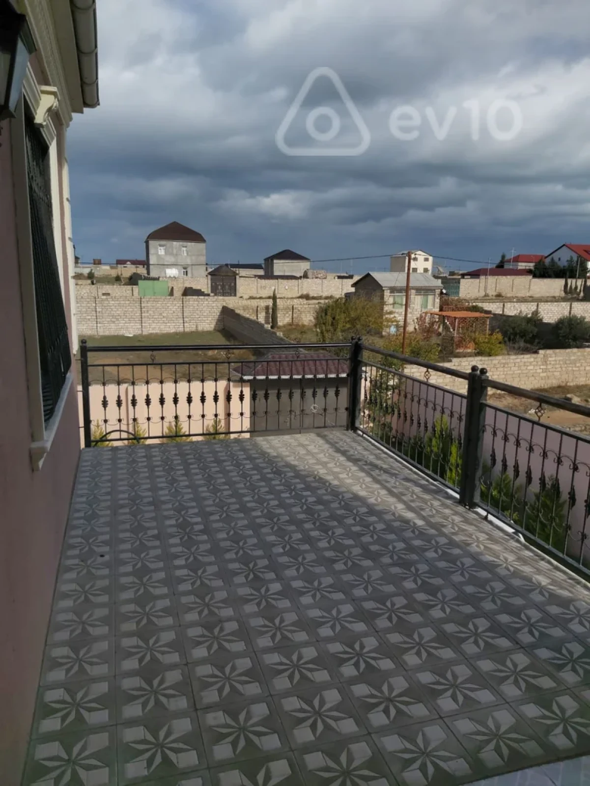 Satılır 6 otaqlı həyət evi 200 m²