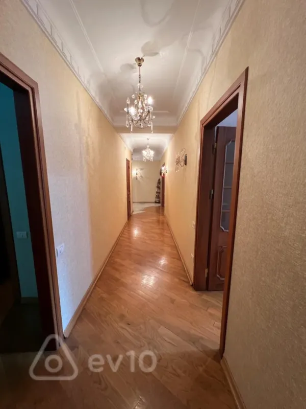 Satılır 3 otaqlı yeni tikili 170 m²