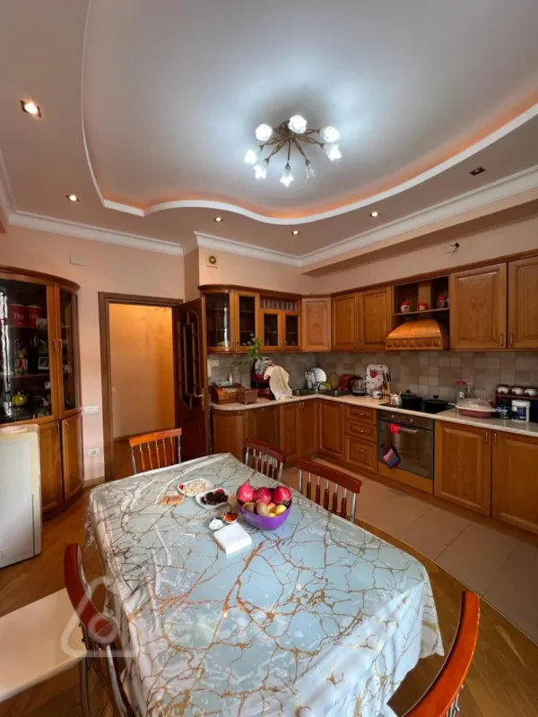 Satılır 3 otaqlı yeni tikili 170 m²