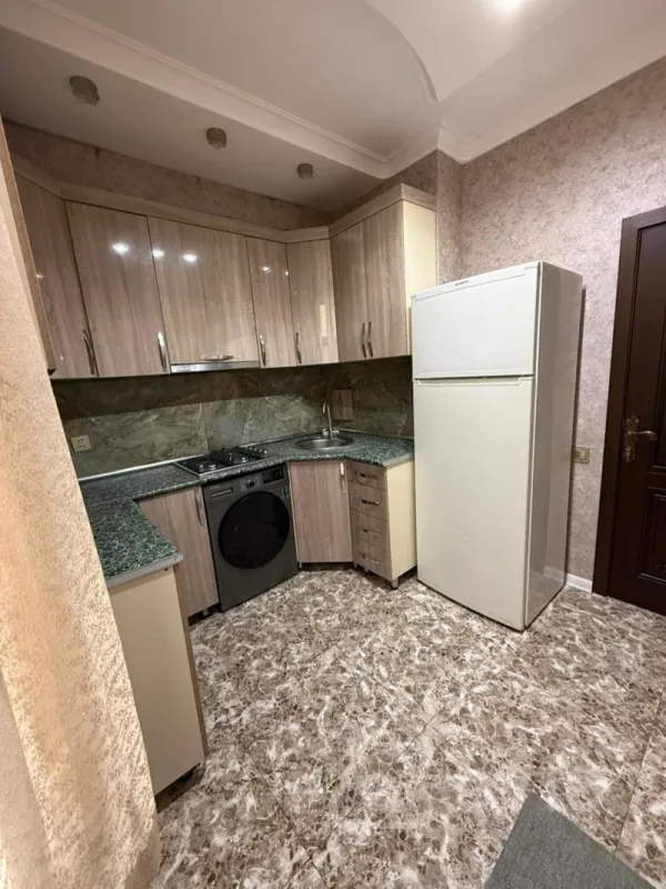 Kirayə verilir 3 otaqlı yeni tikili 78 m²