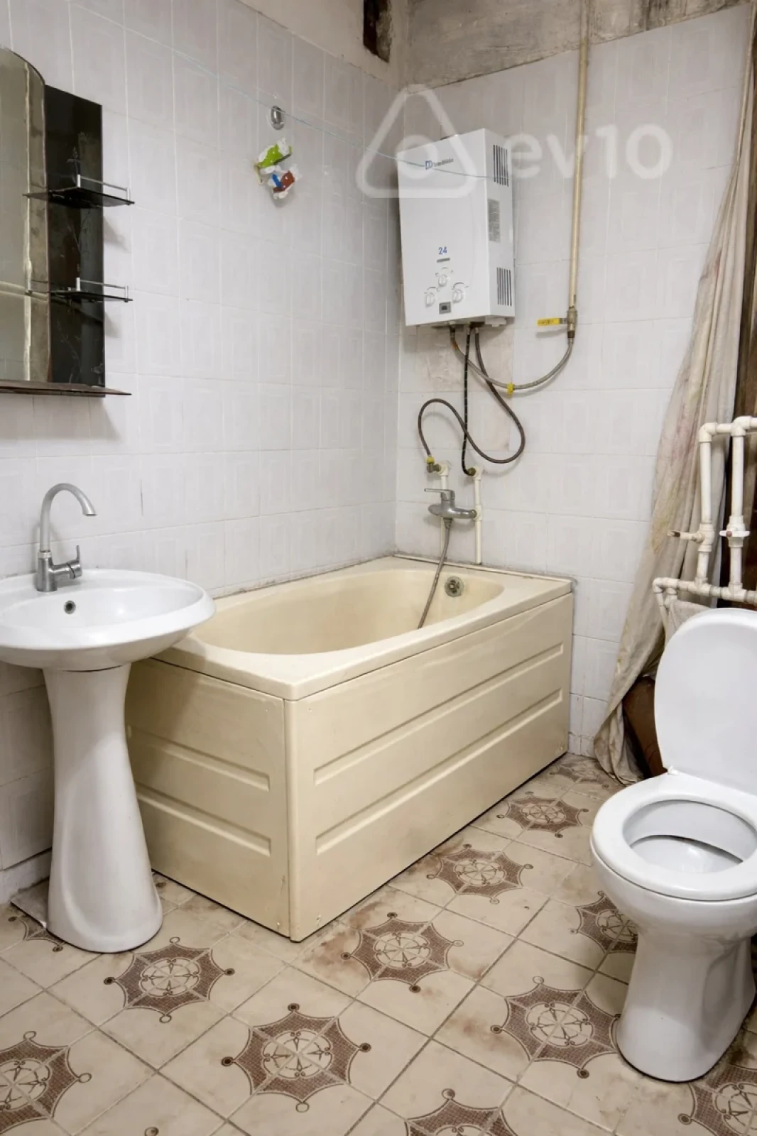 Kirayə verilir 1 otaqlı köhnə tikili 45 m²